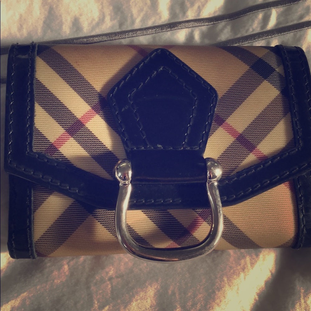 Burberry wallet with buckle